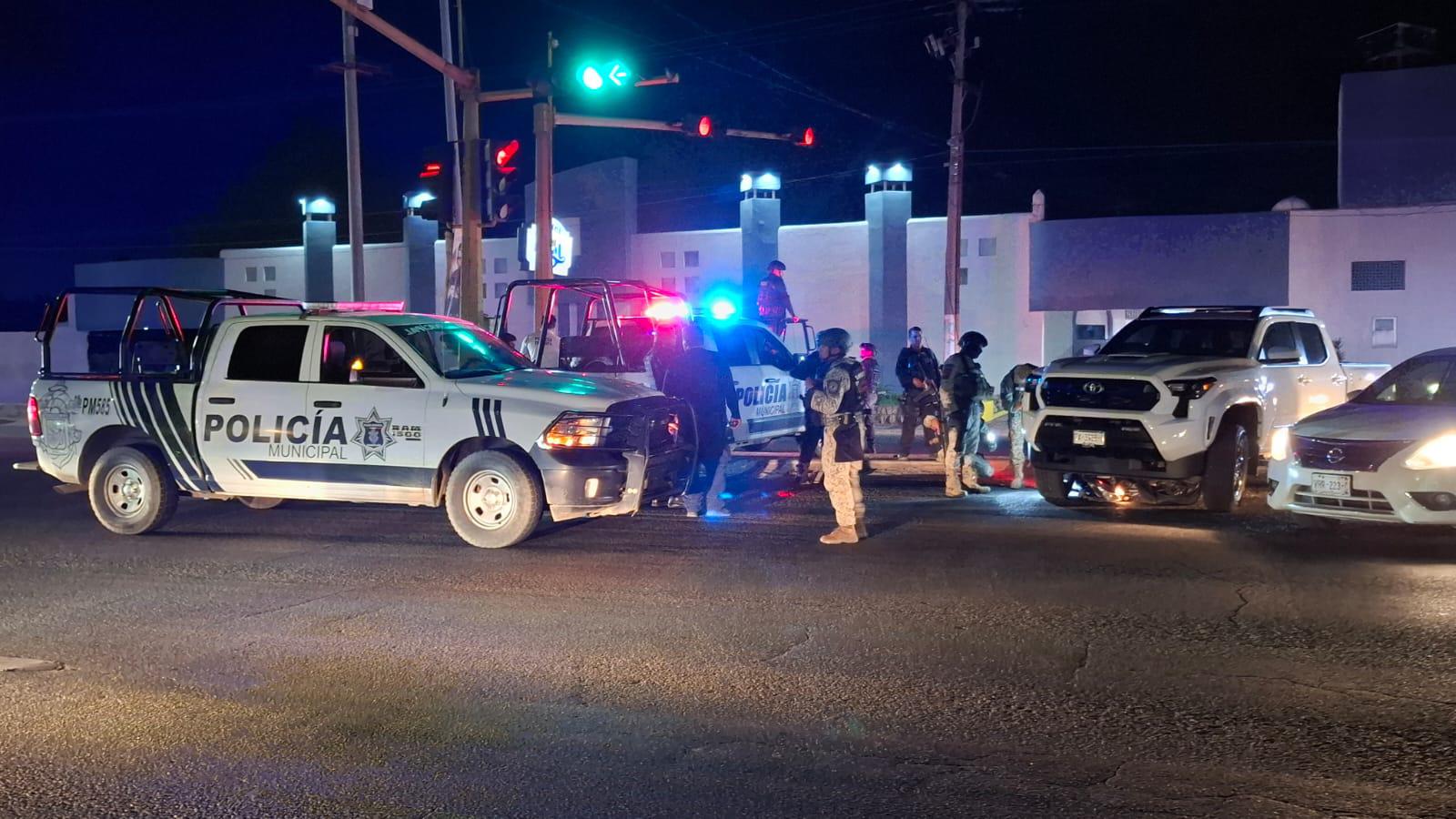 $!Queda motocicleta debajo de una camioneta tras accidente en Mazatlán