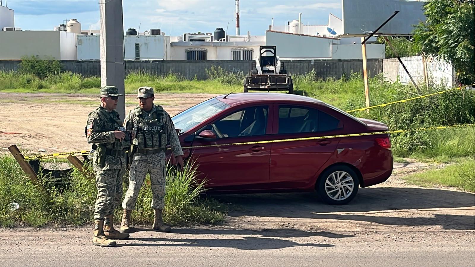 $!Persecución a tiros deja un vehículo baleado y chocado en El Barrio, en Culiacán