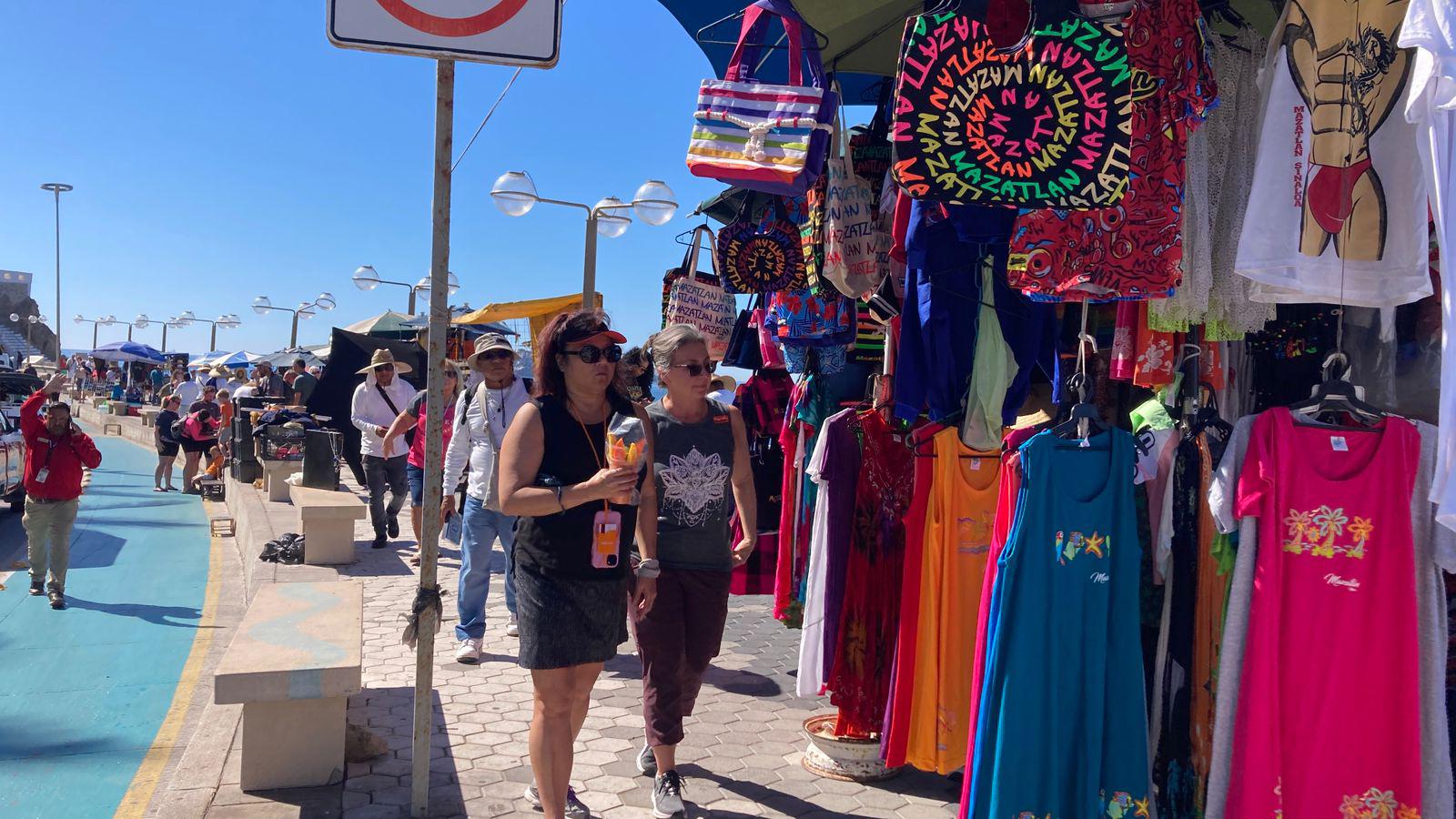 $!Arriba el Carnival Panorama con 4 mil 396 cruceristas