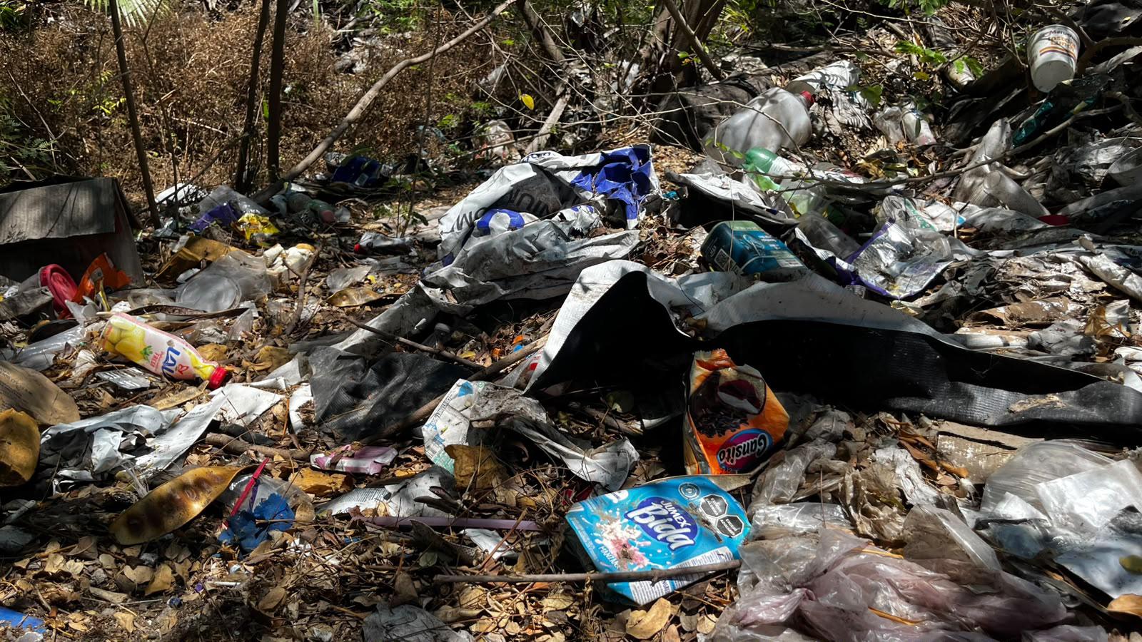 $!Persiste problema de basura y desechos en canales y arroyos de Mazatlán