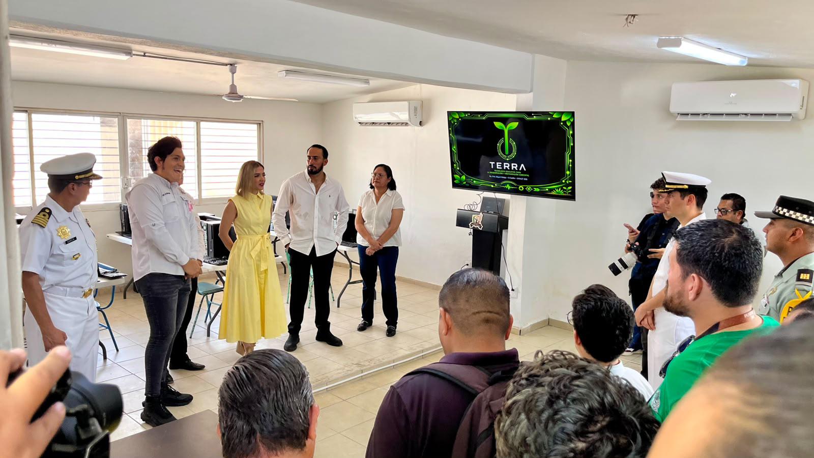 $!Gobierno de Mazatlán entrega remodelación de aulas en primaria de El Castillo