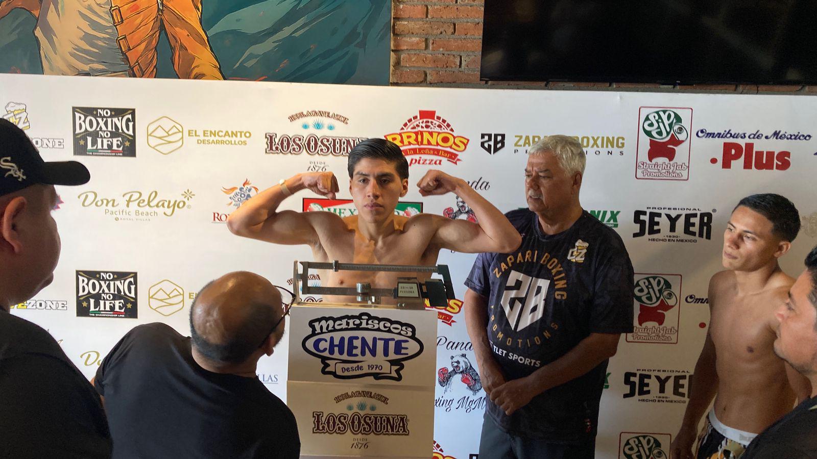 $!Pugilistas de ‘Guerra en el Ring’ baten la báscula en Mazatlán