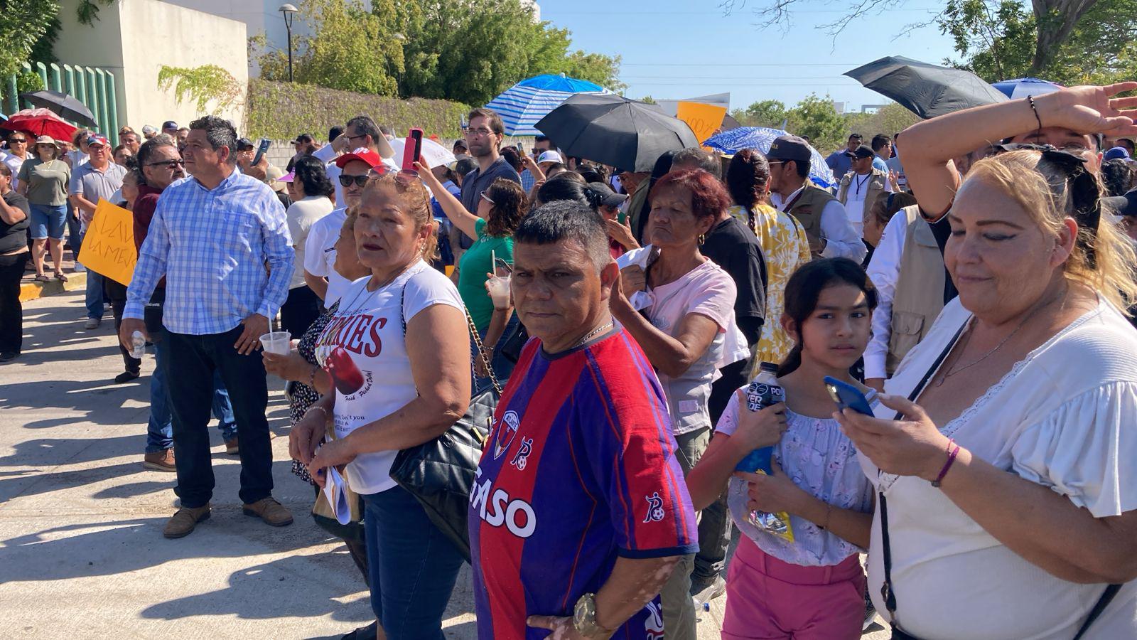 $!Suena la banda para dar la bienvenida a la Presidenta Claudia Sheinbaum en Mazatlán