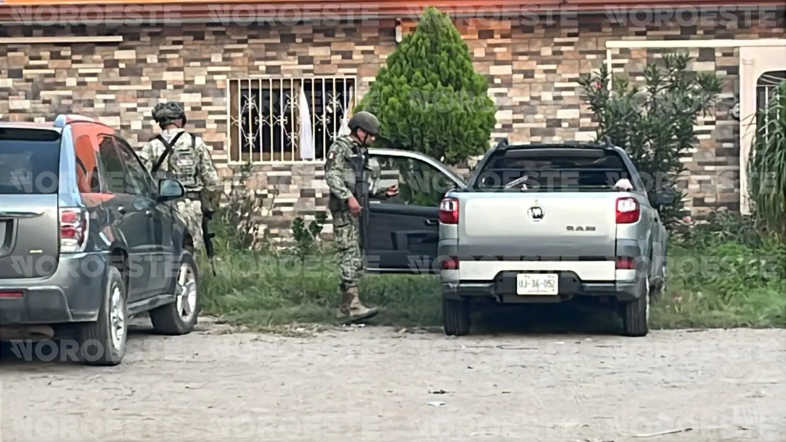$!Atacan con arma blanca a hombre dentro de una camioneta en Bugambilias, Culiacán