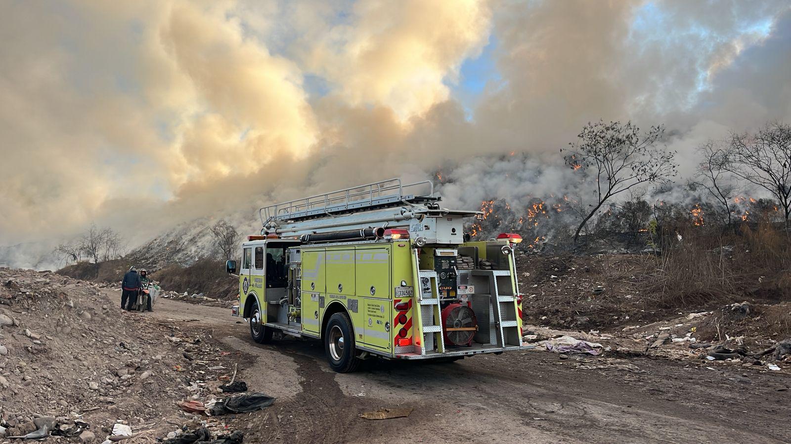 $!Incendio en basurón municipal de Culiacán se extiende desde medianoche