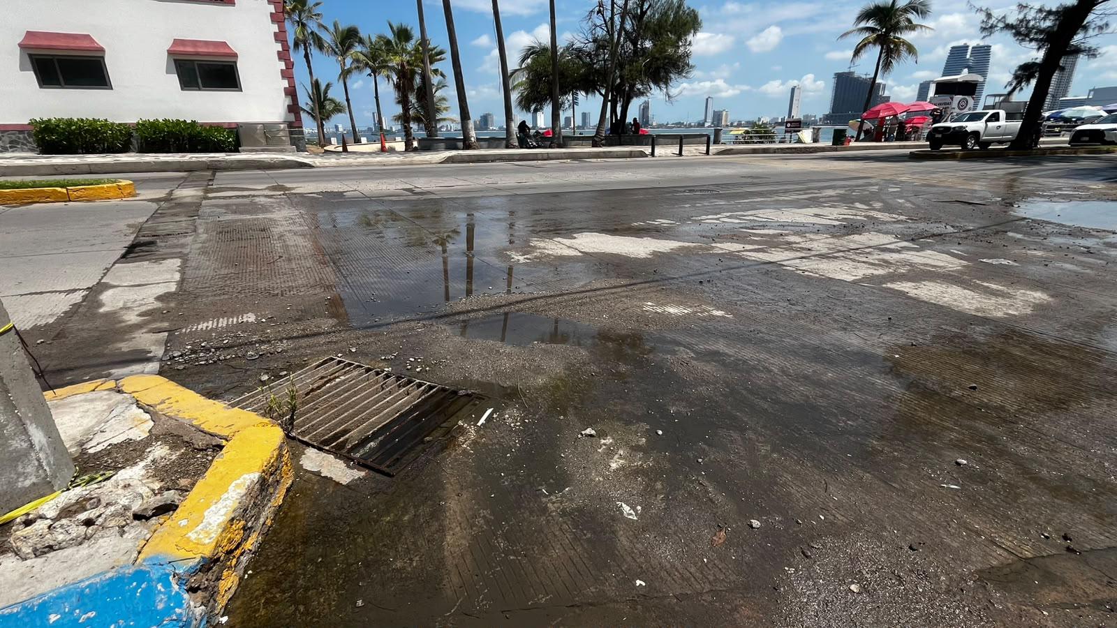 $!Persisten basura y negocios en Playa Pinitos pese a operativo de reordenamiento