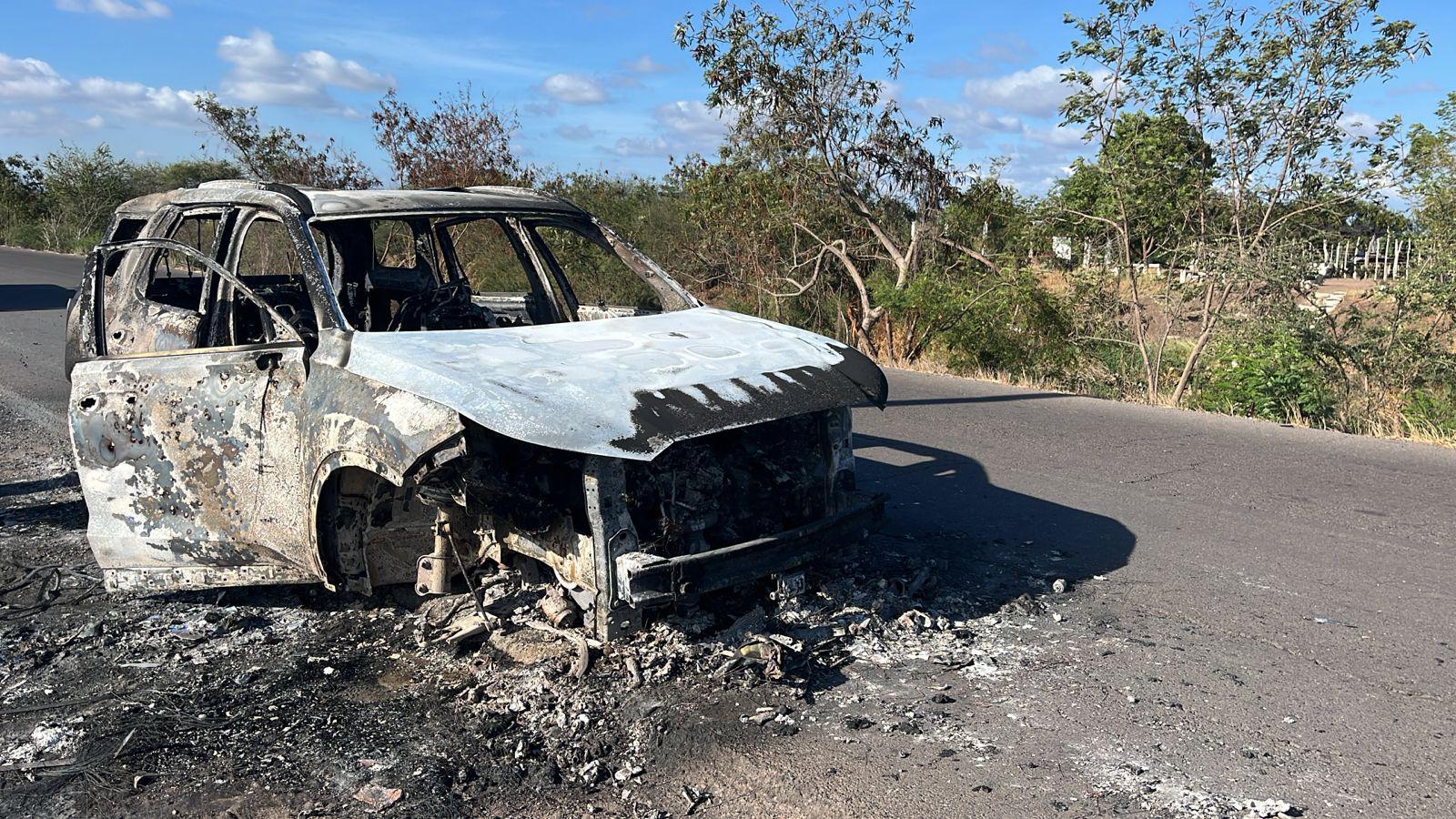 $!Hallan vehículo calcinado en la carretera de Costa Rica, en Culiacán