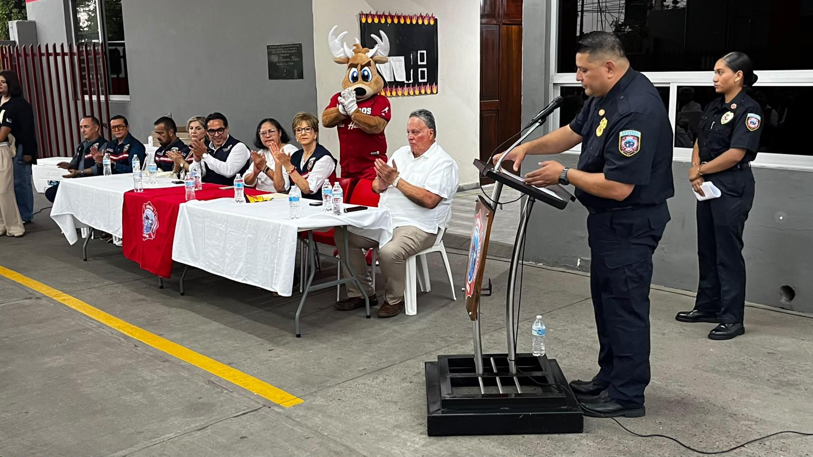 $!Fortalece Bomberos Mazatlán su capacidad operativa con dos camiones escalera y una unidad de mando