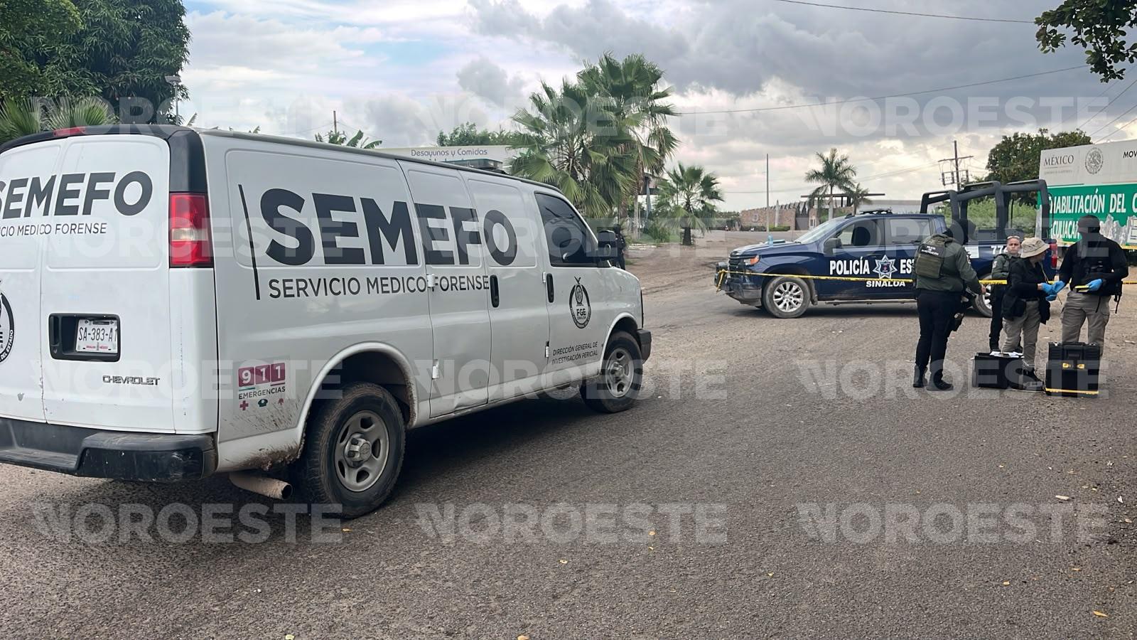 $!Hallan cuerpo sin vida de un hombre envuelto en una cobija en la carretera ‘La 20’, hacia Villa Juárez
