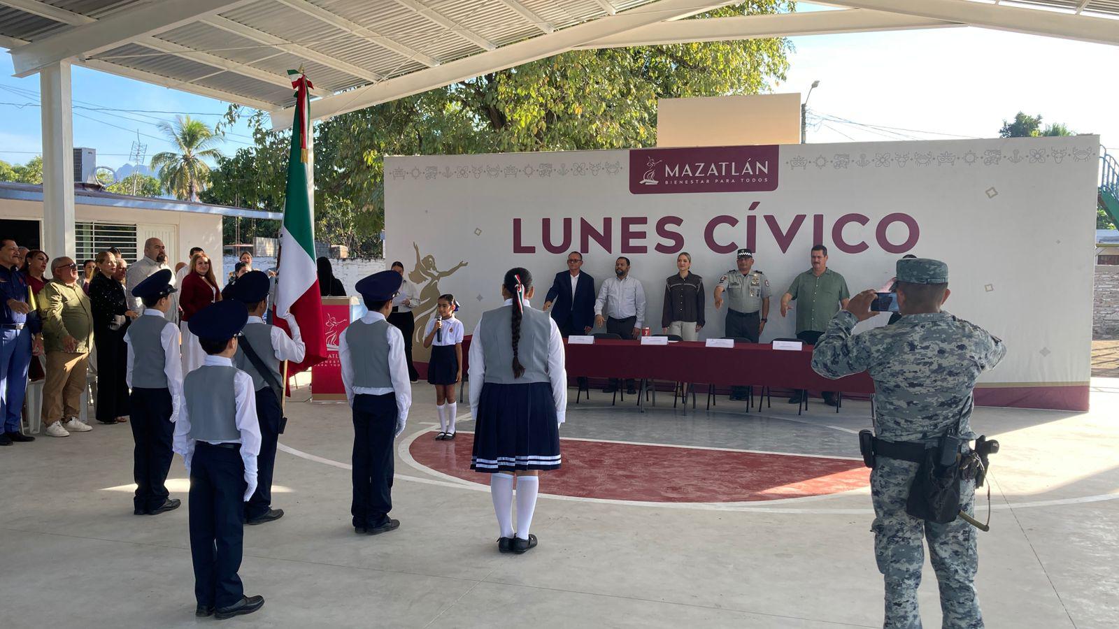 $!Inauguran en primaria de Escamillas techumbre y cancha de usos múltiples