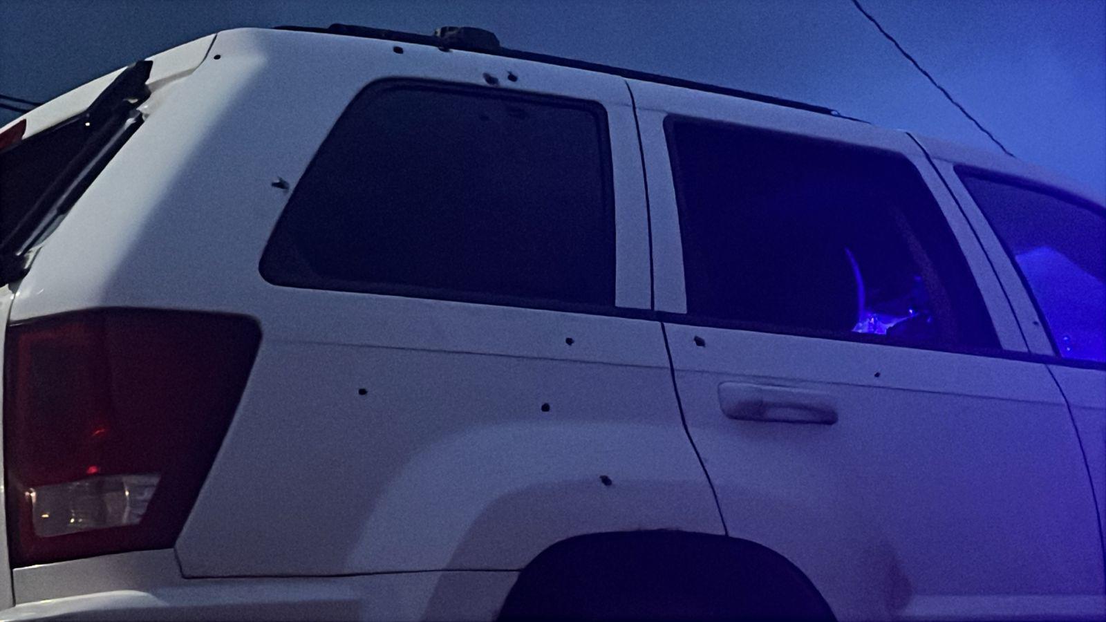 $!Militares aseguran camioneta con armas tras persecución; una mujer resulta herida