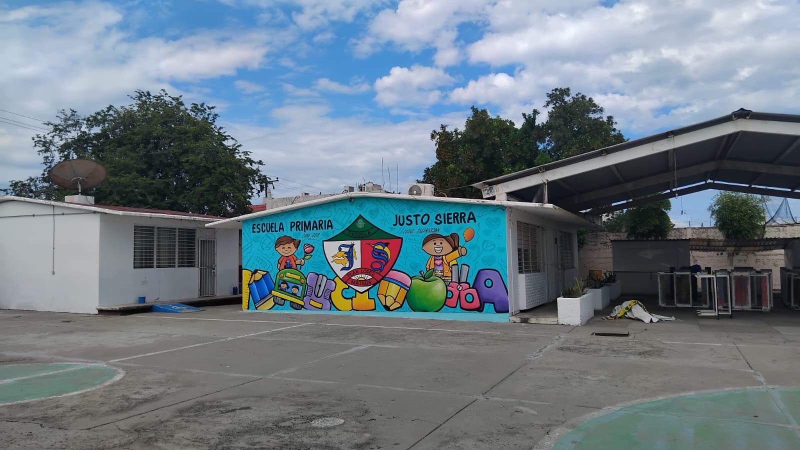 $!Entre colores, libros y sueños, el profesor Joel dará la bienvenida a clases a sus alumnos