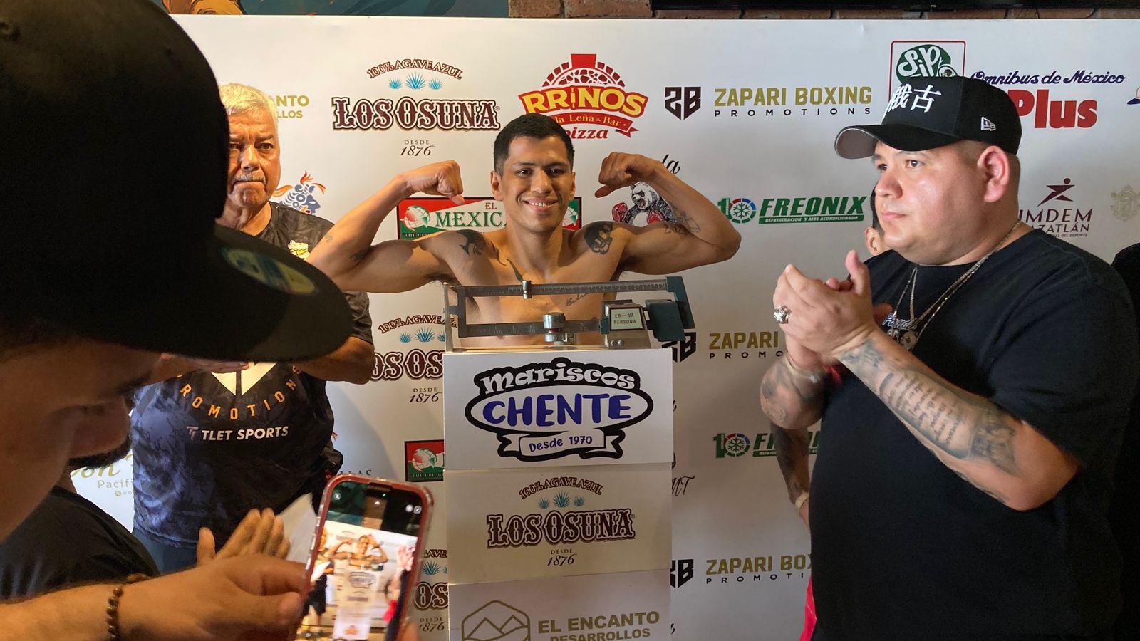 $!Pugilistas de ‘Guerra en el Ring’ baten la báscula en Mazatlán