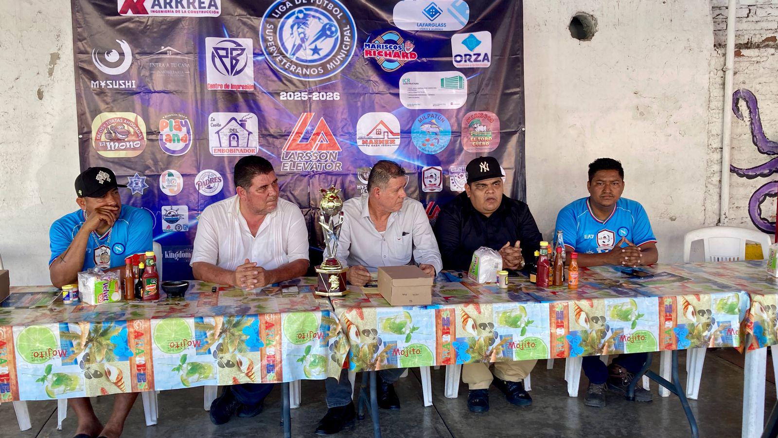 $!Premia Liga Superveteranos a lo mejor del mes de noviembre y al Campeón de Campeones del año anterior