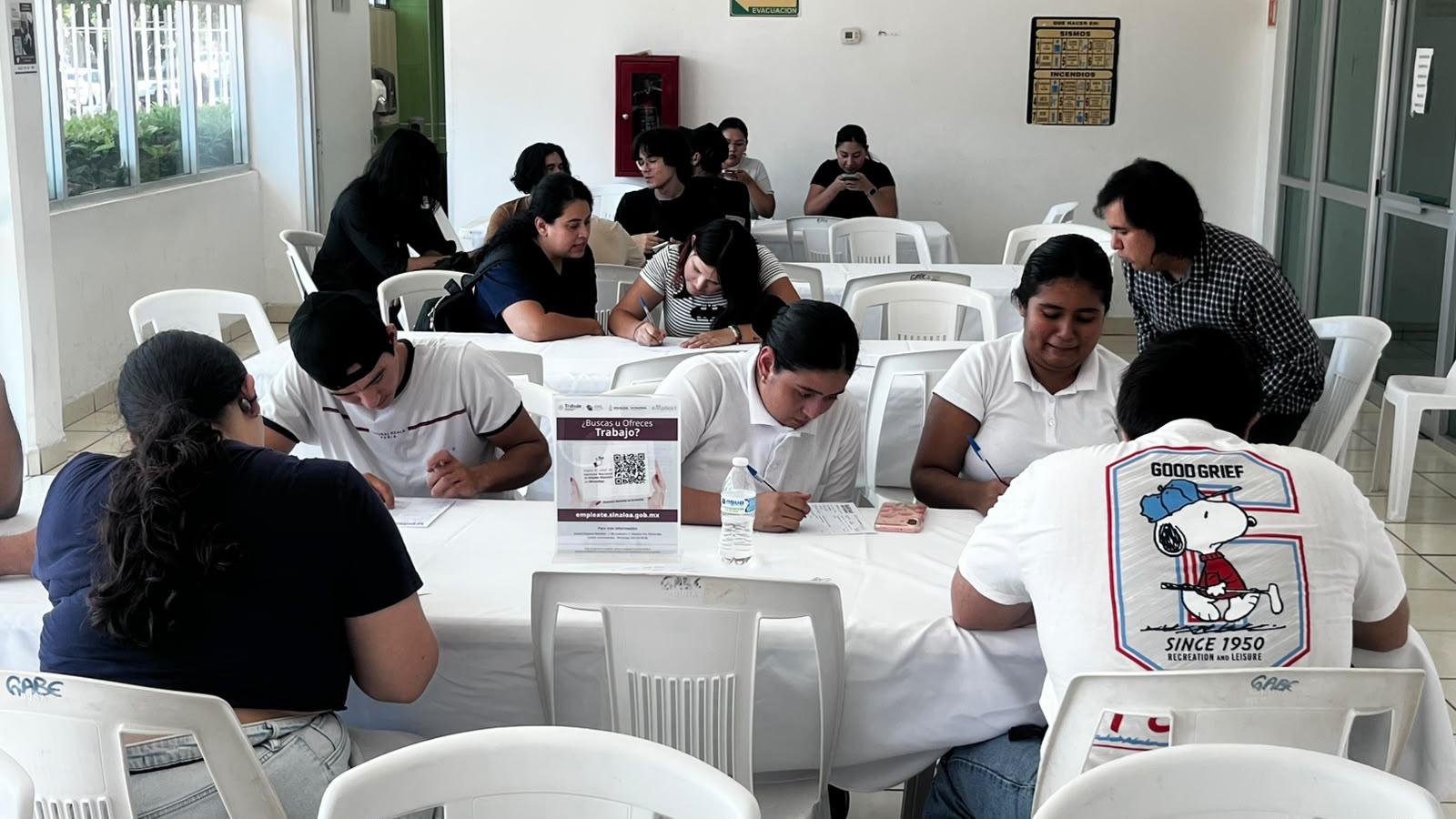 $!Ofertan más de 400 vacantes en Feria del Empleo en Mazatlán
