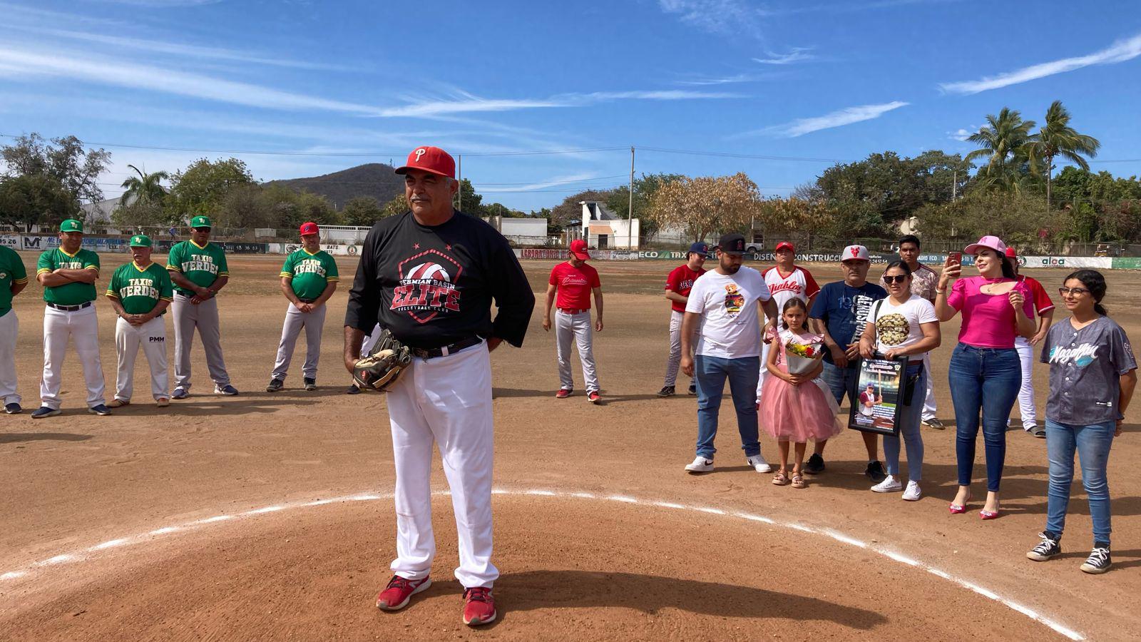 $!Cantan transportistas el playball en Club Polluelos