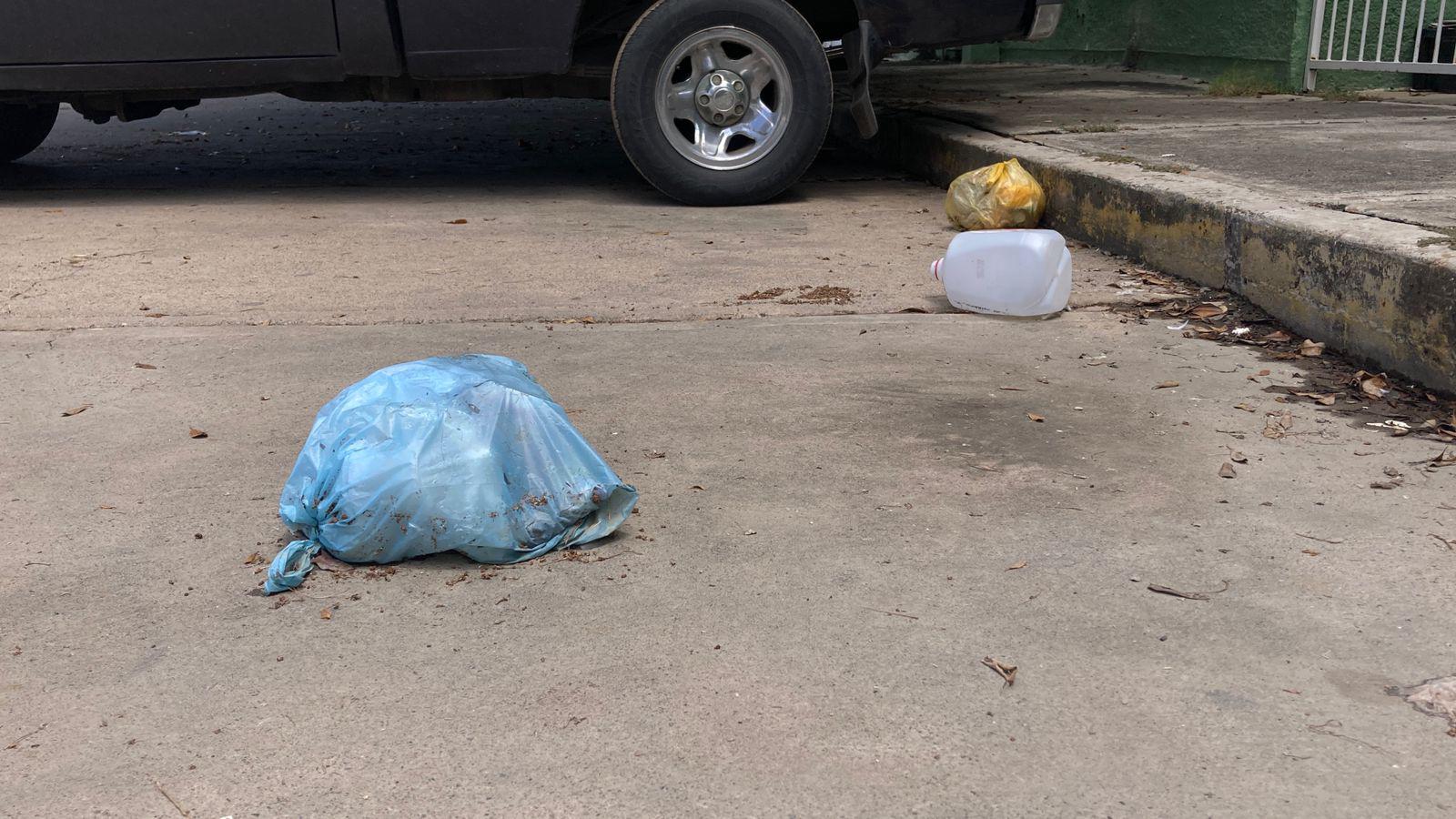$!Vecinos de El Toro en Mazatlán exigen limpieza ante acumulación de basura