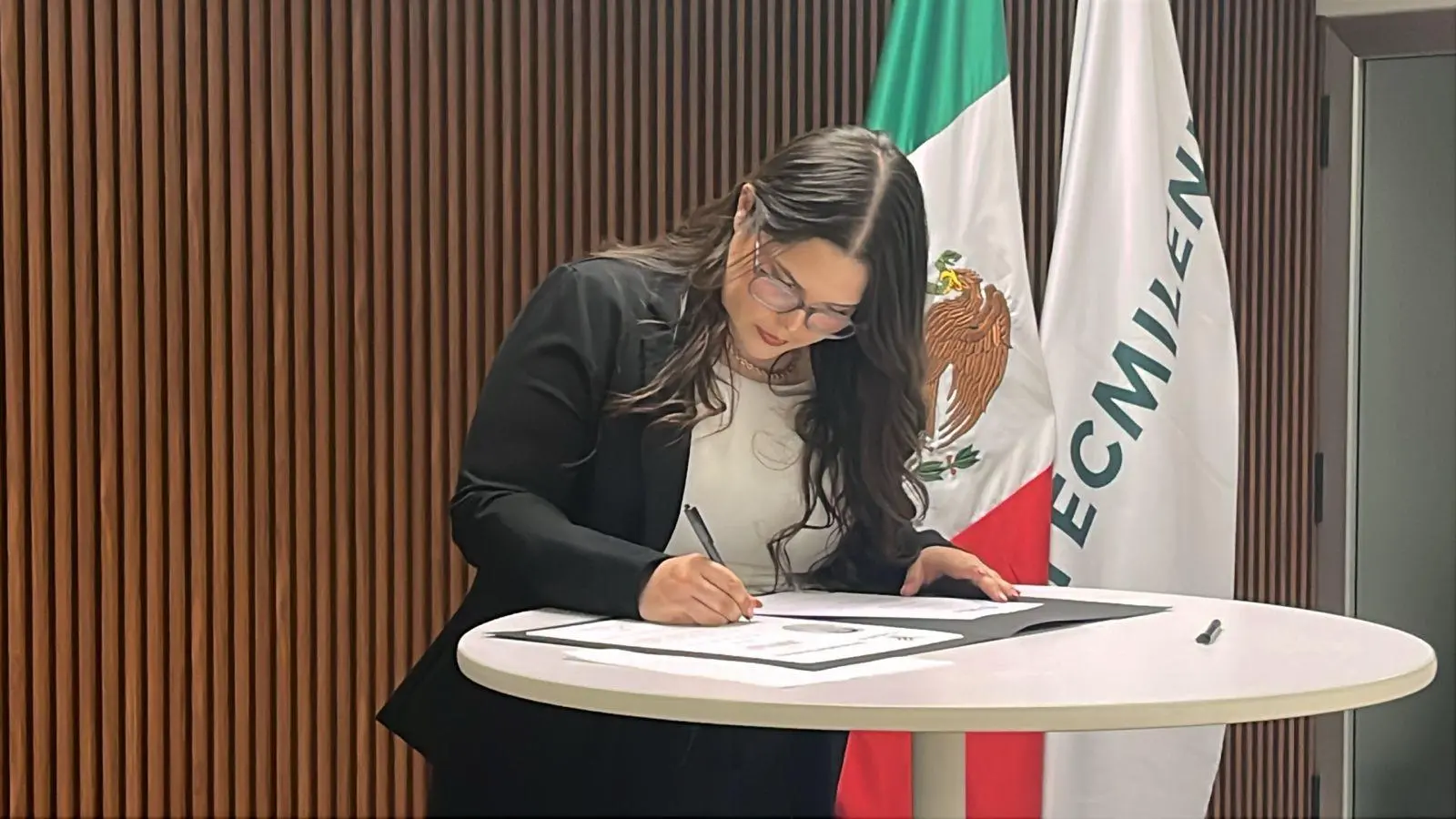 $!Celebran logro académico: Tecmilenio Culiacán reconoce a egresados con firma de títulos