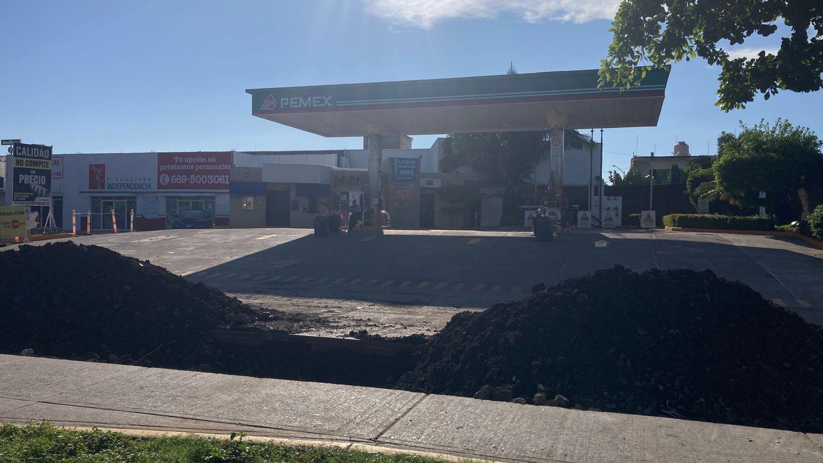 $!Vecinos de Jabalíes denuncian caos vial por cierre parcial en Avenida Santa Rosa por obras de Jumapam