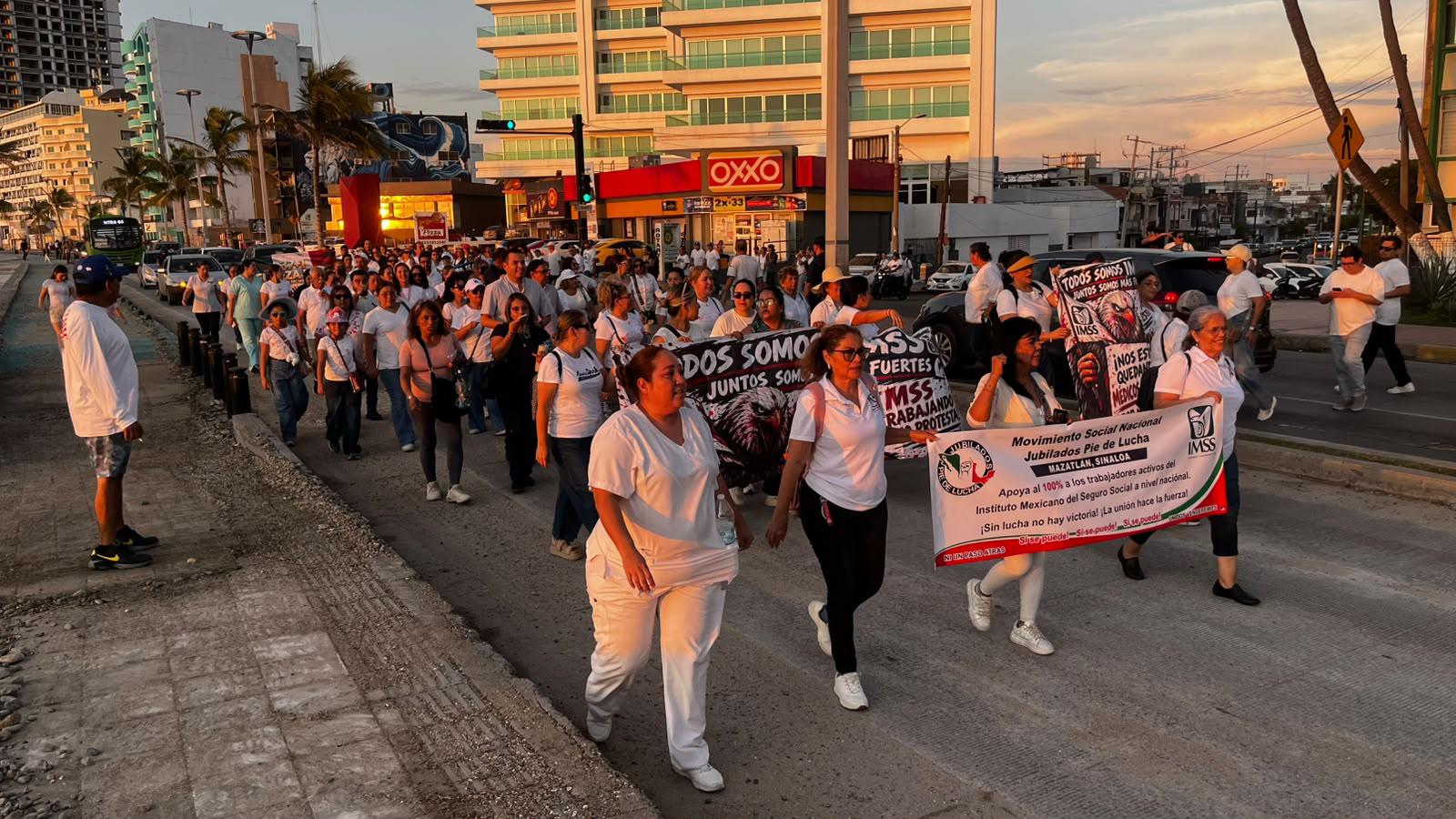 $!Se suman trabajadores del IMSS en Mazatlán a protesta nacional por mejoras laborales