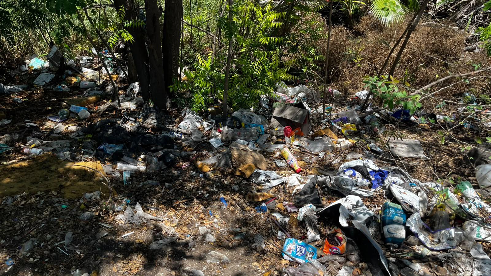 $!Persiste problema de basura y desechos en canales y arroyos de Mazatlán