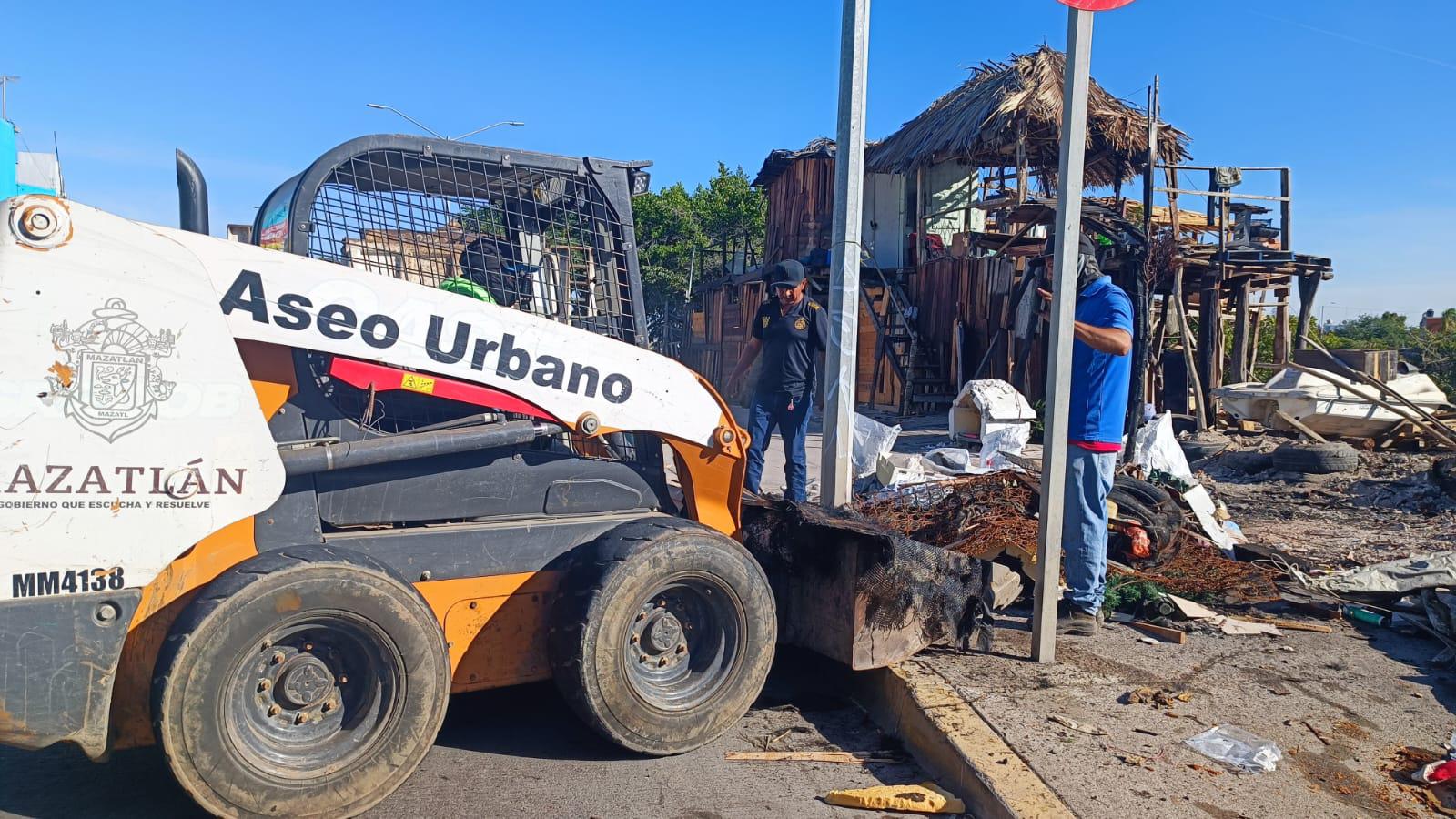 $!Retiran 8.5 toneladas de residuos en jornada de limpieza de manglares en Mazatlán