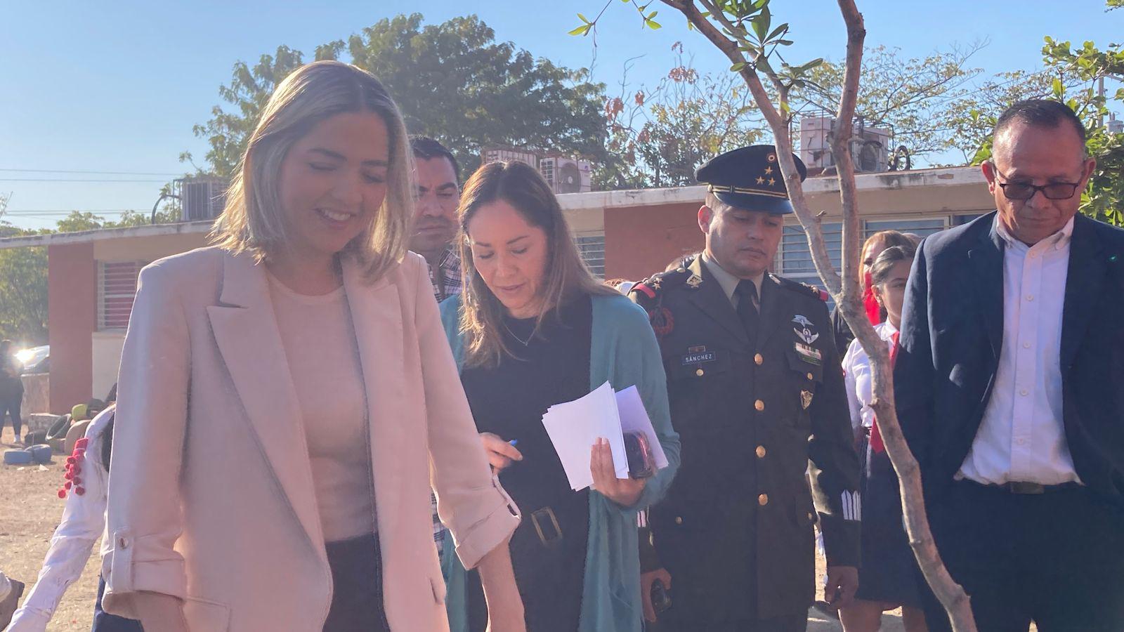 $!Dan banderazo de inicio de construcción de barda perimetral en escuela de Mazatlán