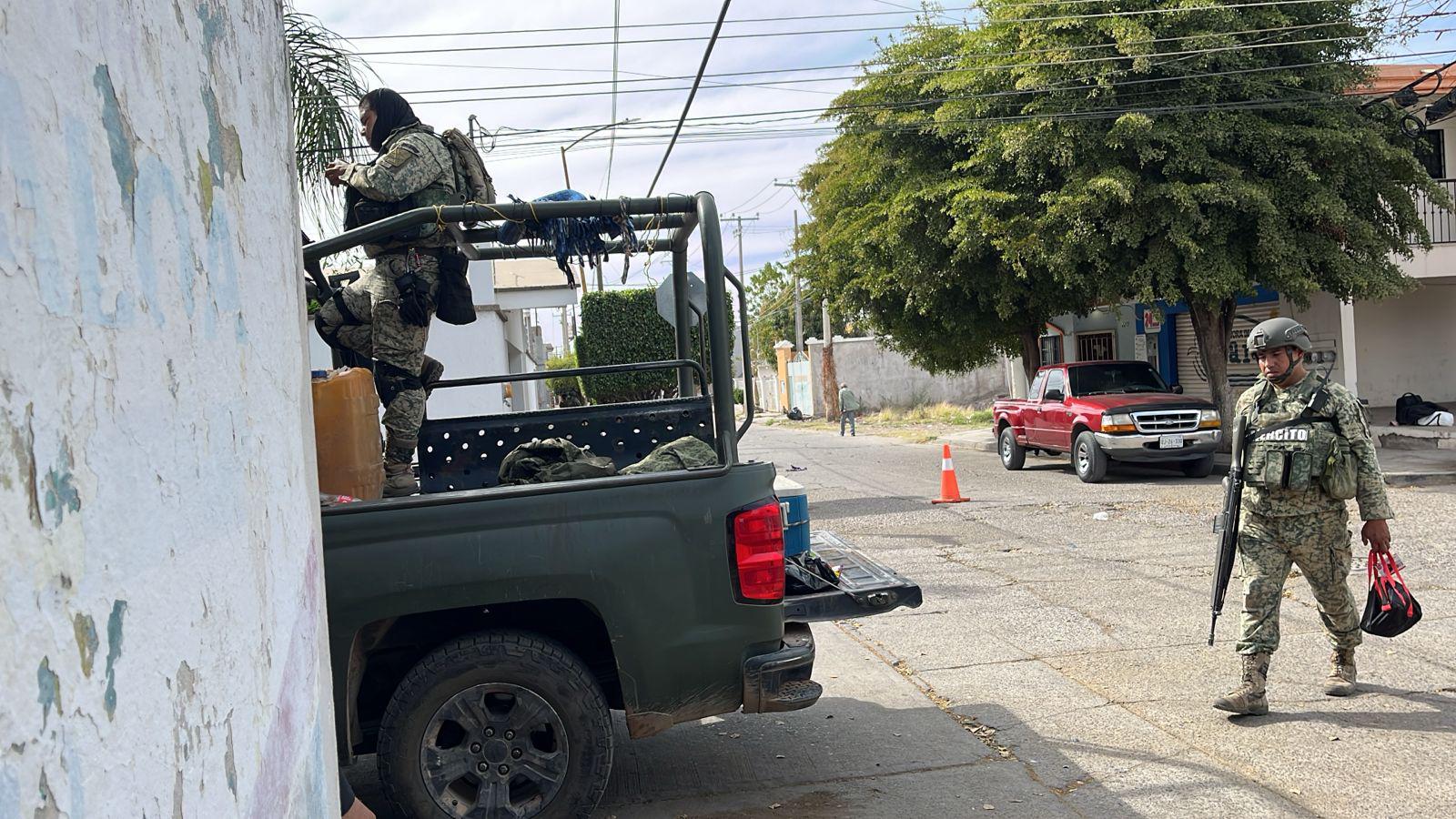 $!Militares catean un domicilio en la colonia Tierra Blanca, en Culiacán