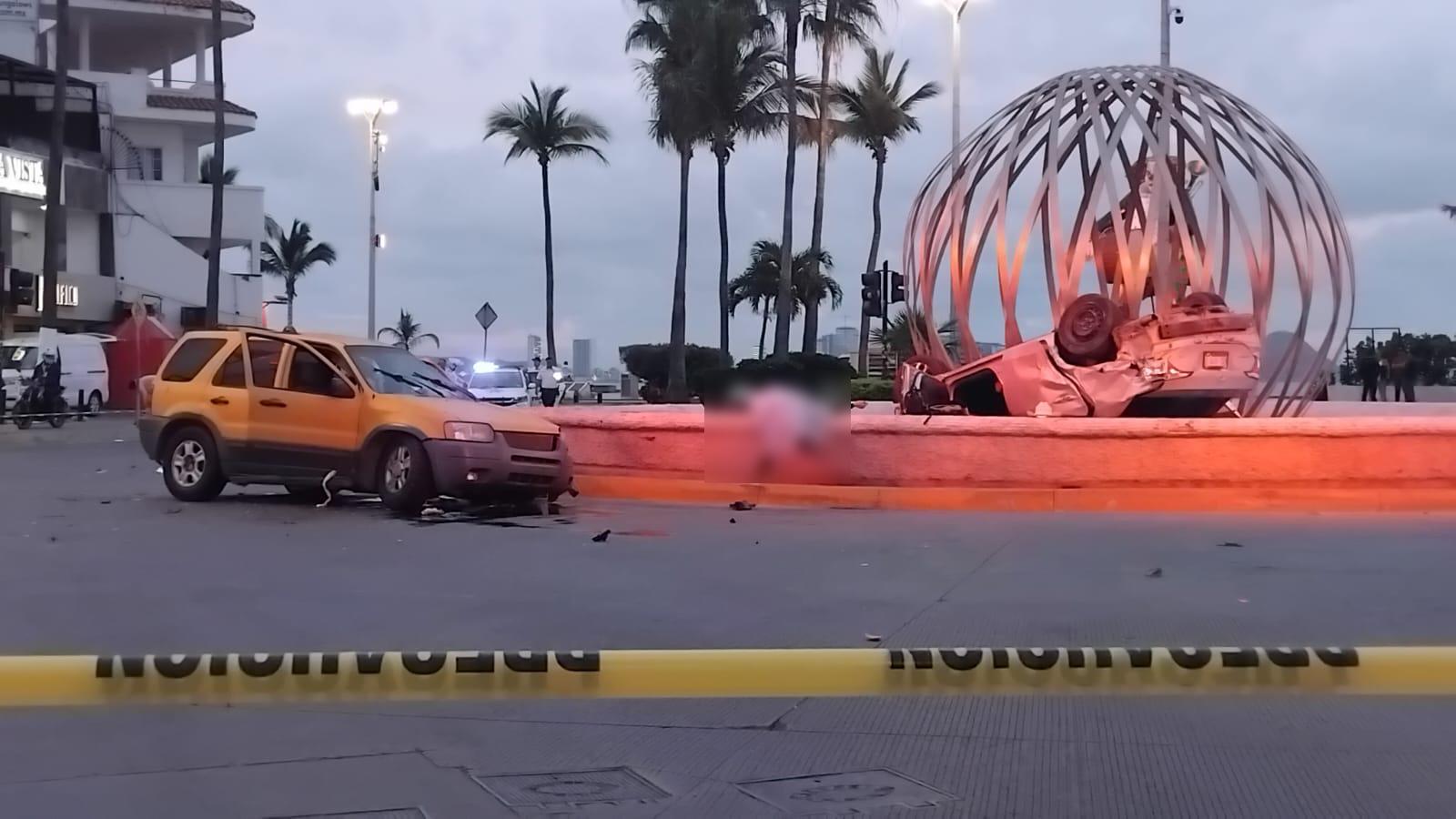 $!Choque entre dos vehículos deja un muerto en la Zona Dorada de Mazatlán