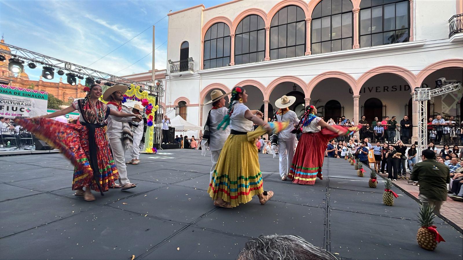 $!Llega al festival de la UAS el sabor y folclor de Oaxaca