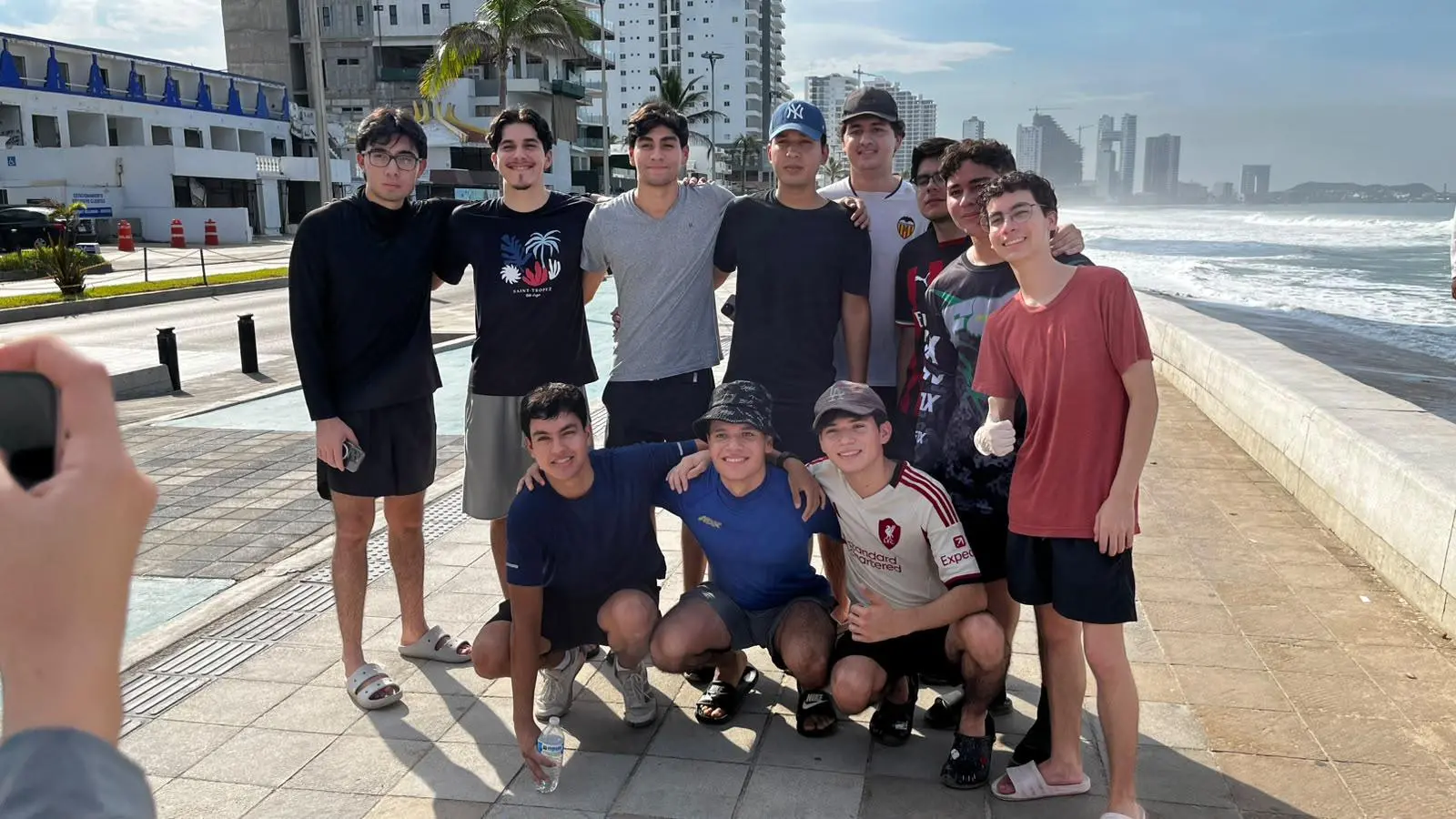 $!Refuerza Operadora de Playas limpieza de franja costera ante incremento de residuos en verano en Mazatlán