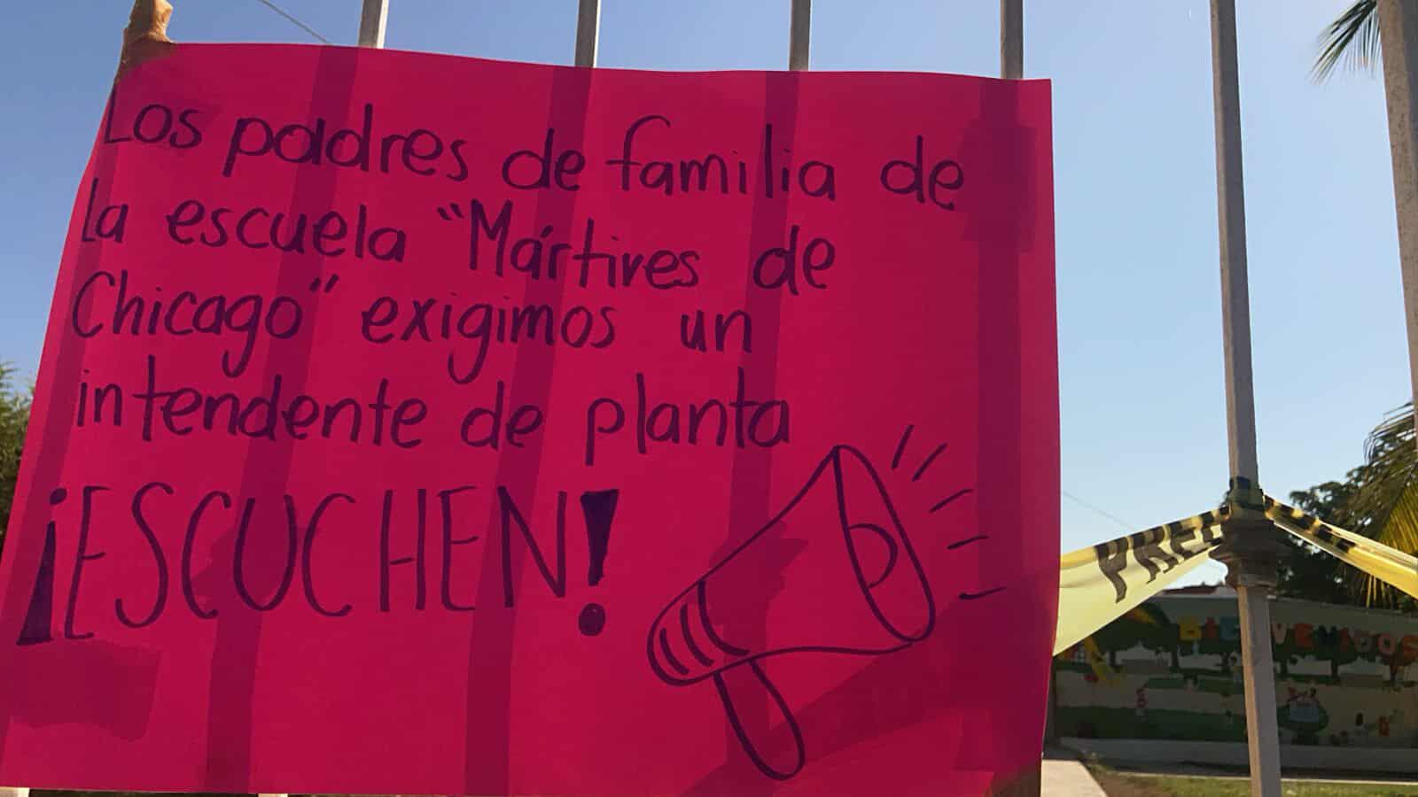 $!Protestan en primaria de Escuinapa por falta de intendente