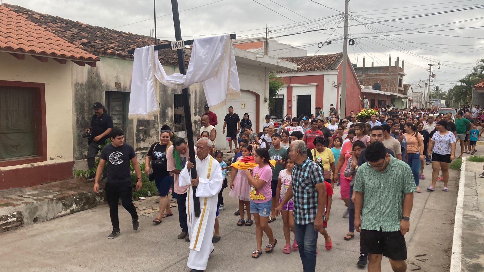 $!Cumplen feligreses a San Juan Bautista en el Río Presidio, en Villa Unión