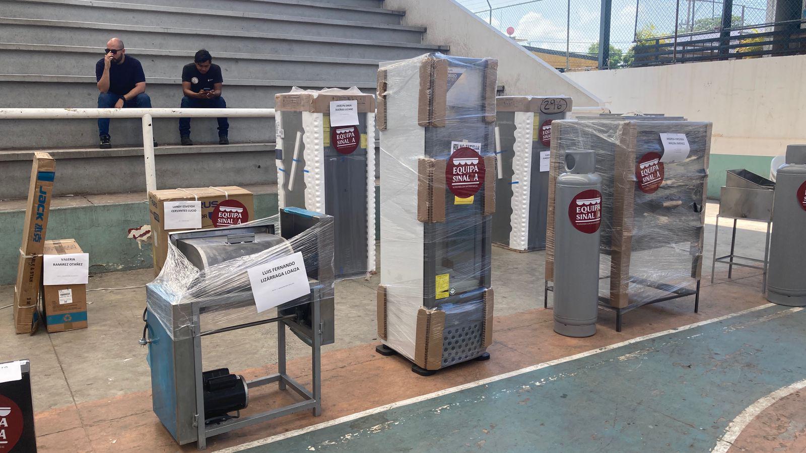 $!Entregan más de 140 equipos productivos a emprendedores de Mazatlán