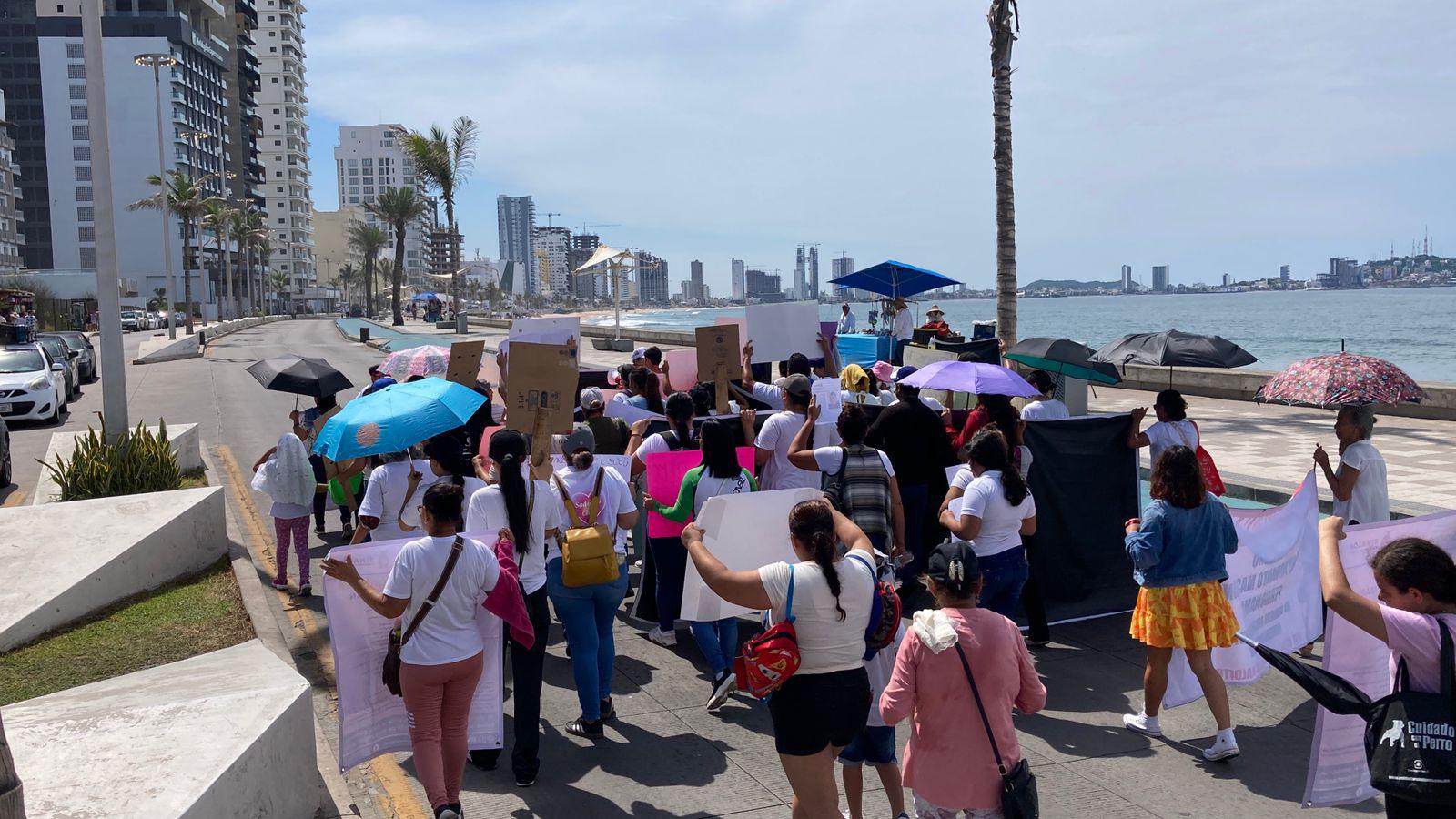 $!Marchan familiares de María Cecilia, Juan Carlos, Martín Rubén y Luis Antonio, desaparecidos en Mazatlán