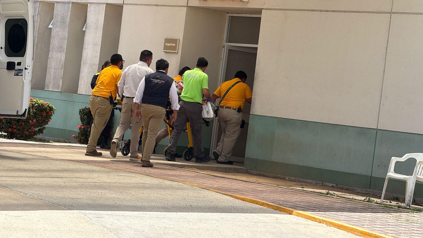 $!Arriba a Hospital General de Mazatlán segundo minero rescatado en El Rosario