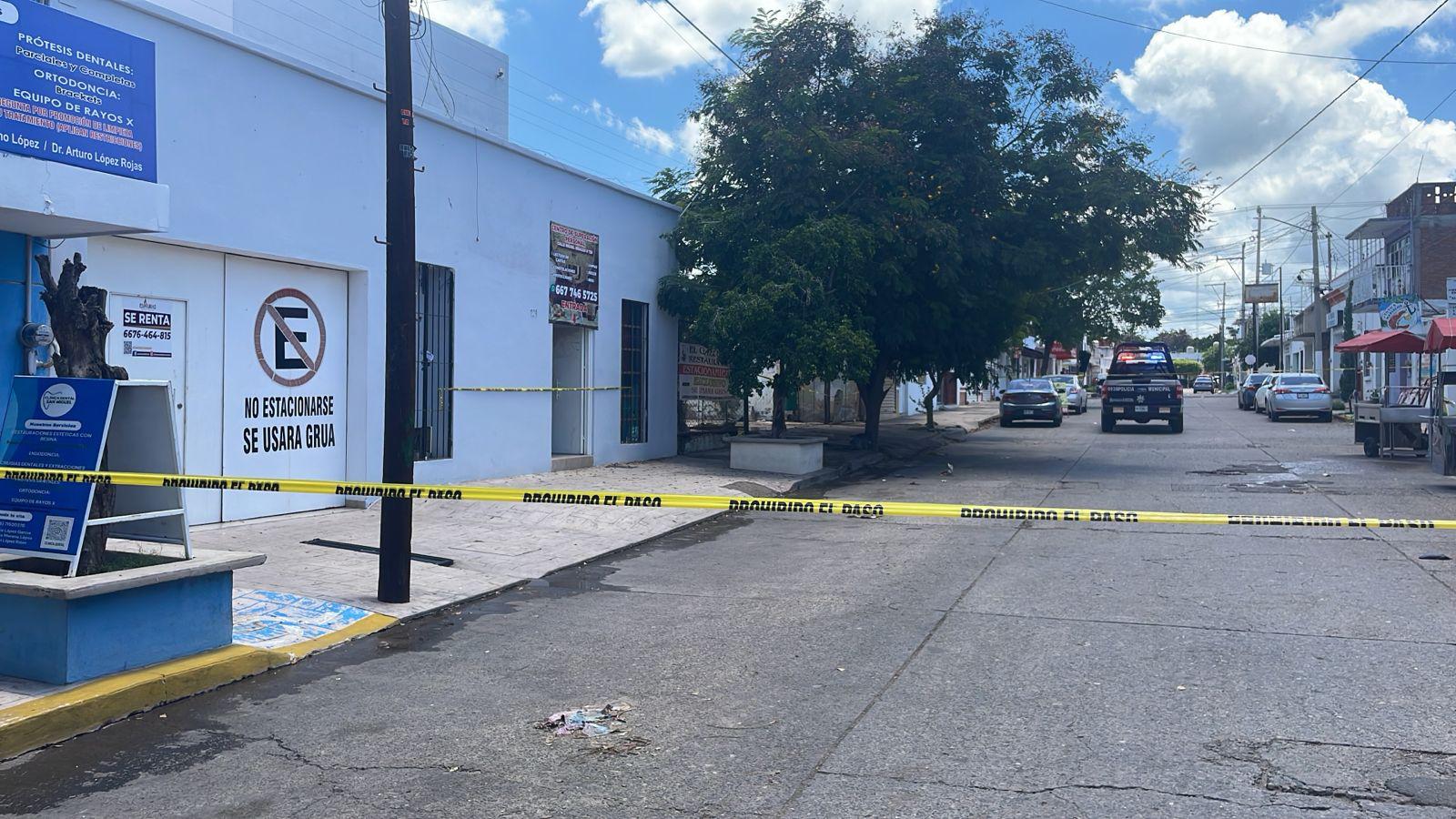 $!Balean a tarotista colombiano en el centro de Culiacán; su estado es grave