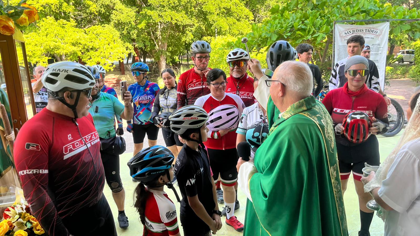 $!Realiza familia ciclista peregrinación a la parroquia de San Judas Tadeo