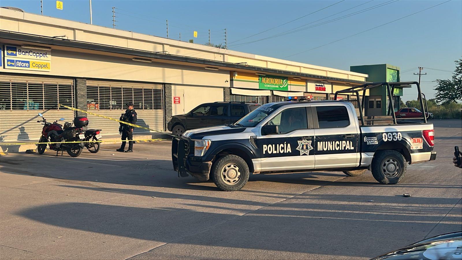 $!Asesinan a un hombre al interior de una tienda departamental en Aguaruto, Culiacán