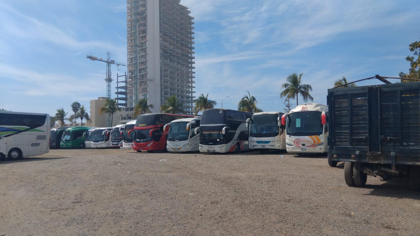 $!Turistas de charters arriban a Mazatlán con grandes expectativas del Carnaval