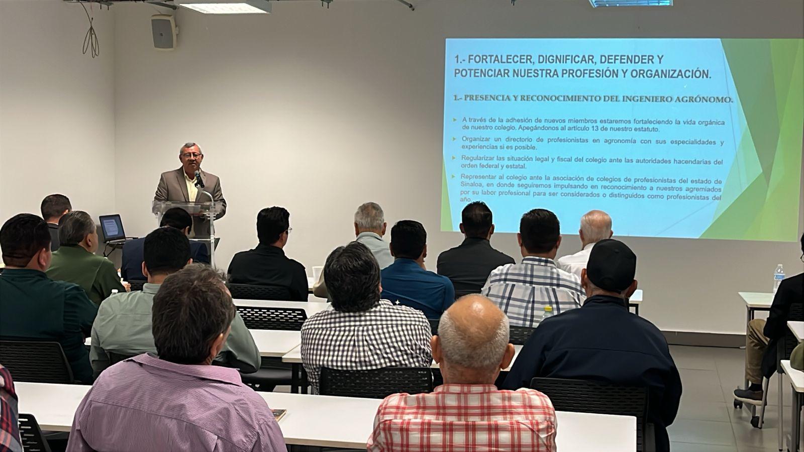 $!Larrañaga Núñez rinde protesta como presidente del Colegio de Ingenieros Agrónomos