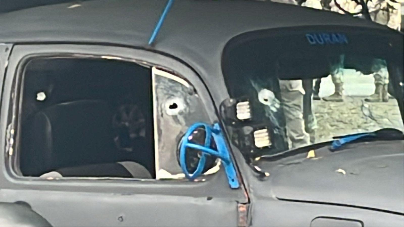 $!Hieren de bala a hombre en la Salvador Alvarado, Culiacán; dos automóviles también recibieron impactos
