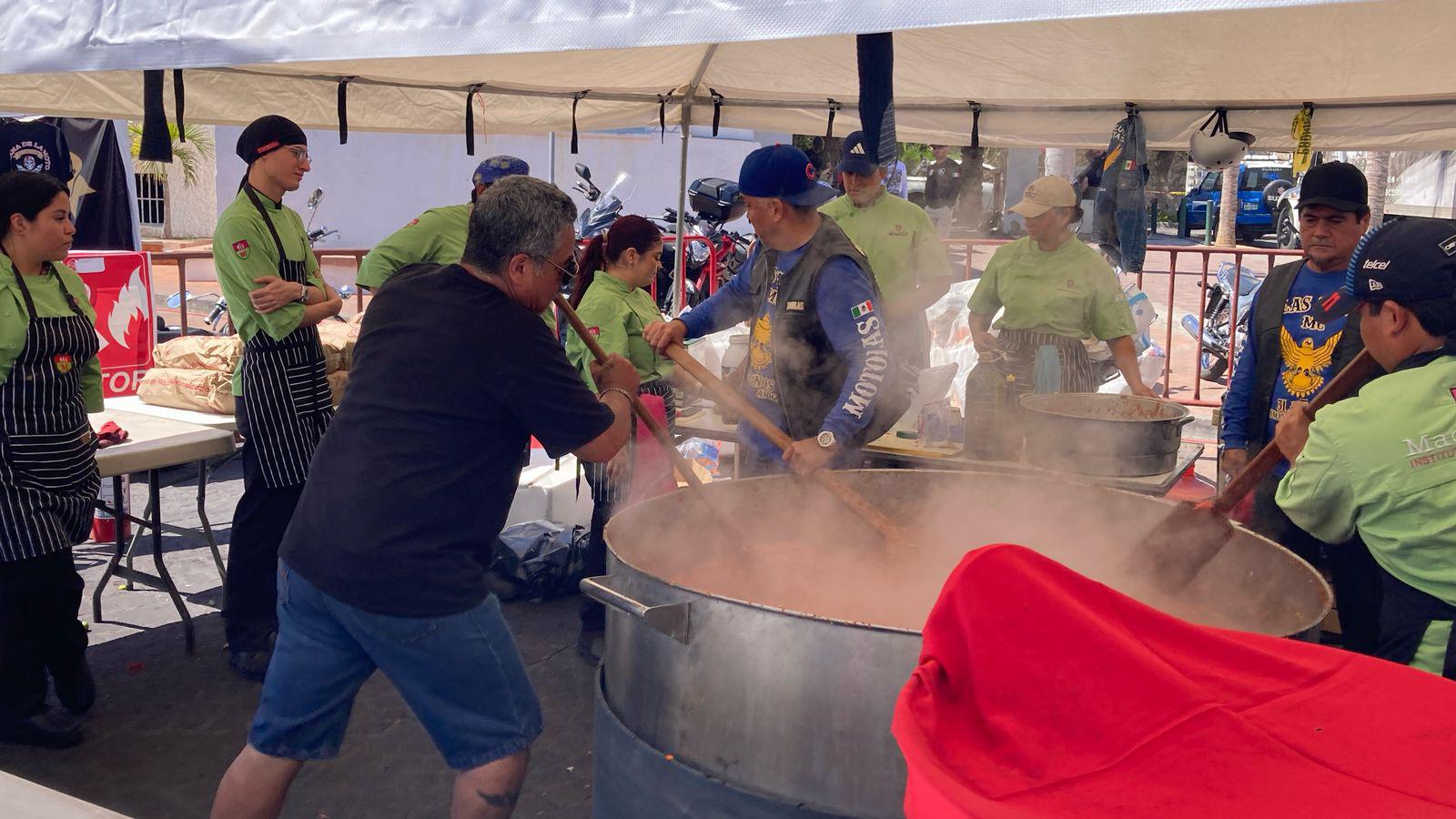 $!Disfrutan bikers de la comida de bienvenida de la Semana de la Moto Mazatlán 2025