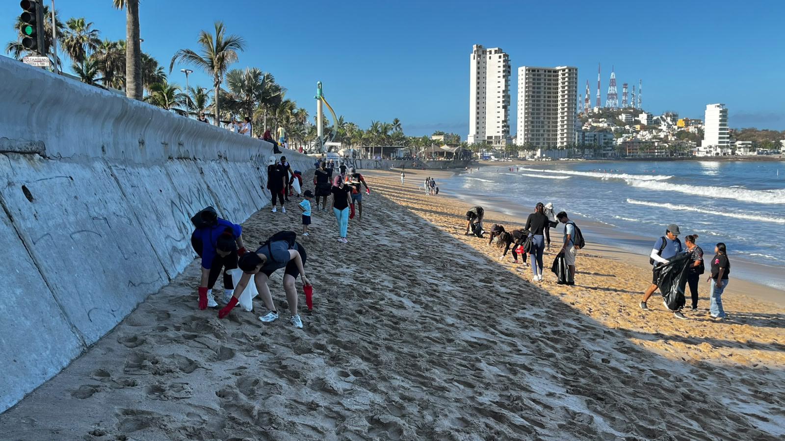 $!Mantener playas limpias fortalece el turismo y la economía del puerto: Gran Acuario Mazatlán