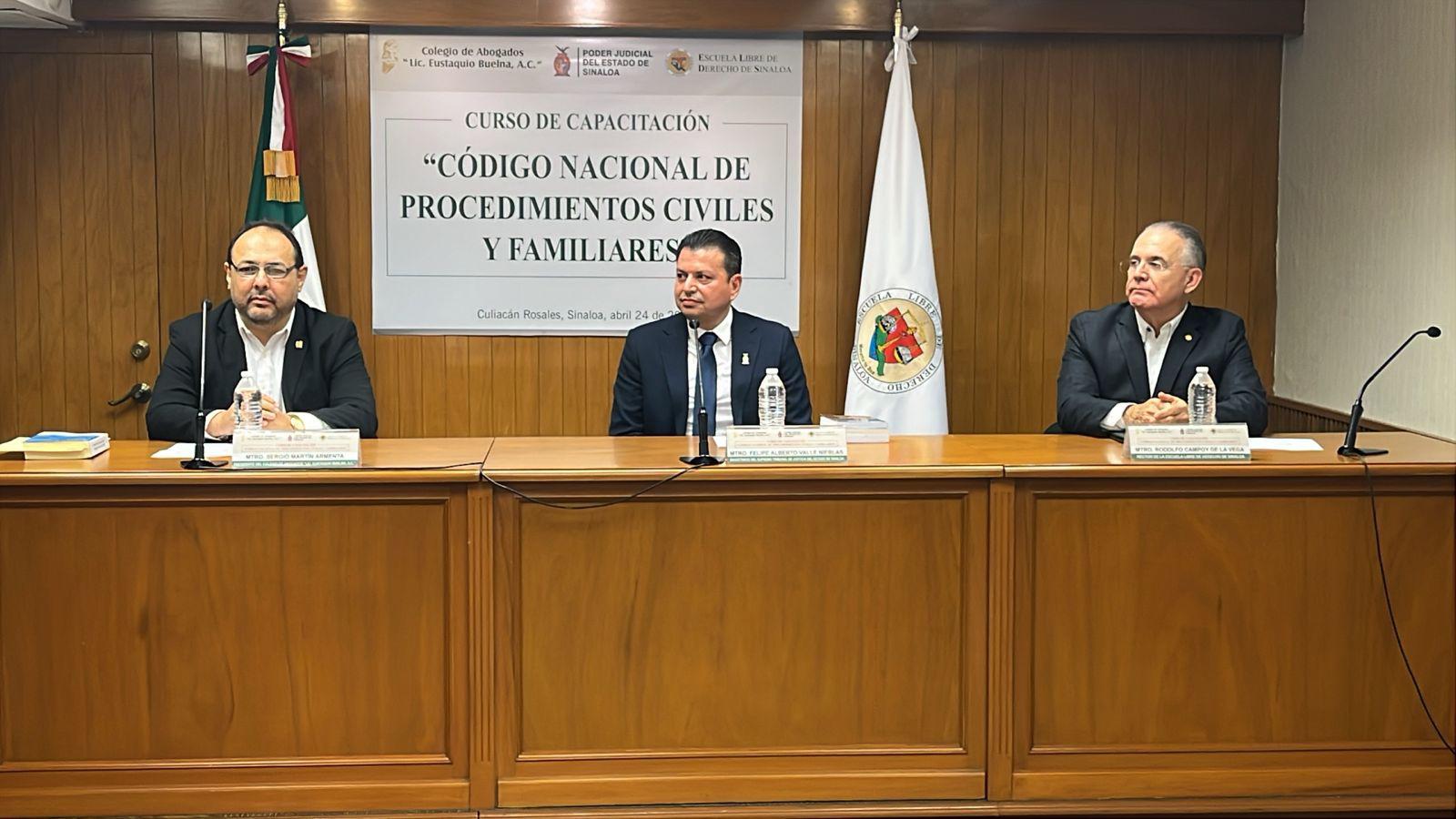 $!Capacitan a abogados en Sinaloa ante el nuevo paradigma de la justicia civil y familiar