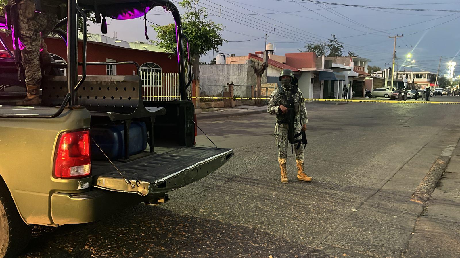 $!Balean a dueño de marisquería en la colonia 21 de Marzo, en Culiacán; lo trasladan herido a un hospital