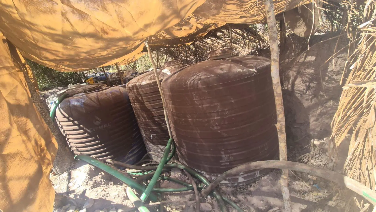 $!Hallan 40 depósitos de hidrocarburo ocultos en la zona rural de Mazatlán