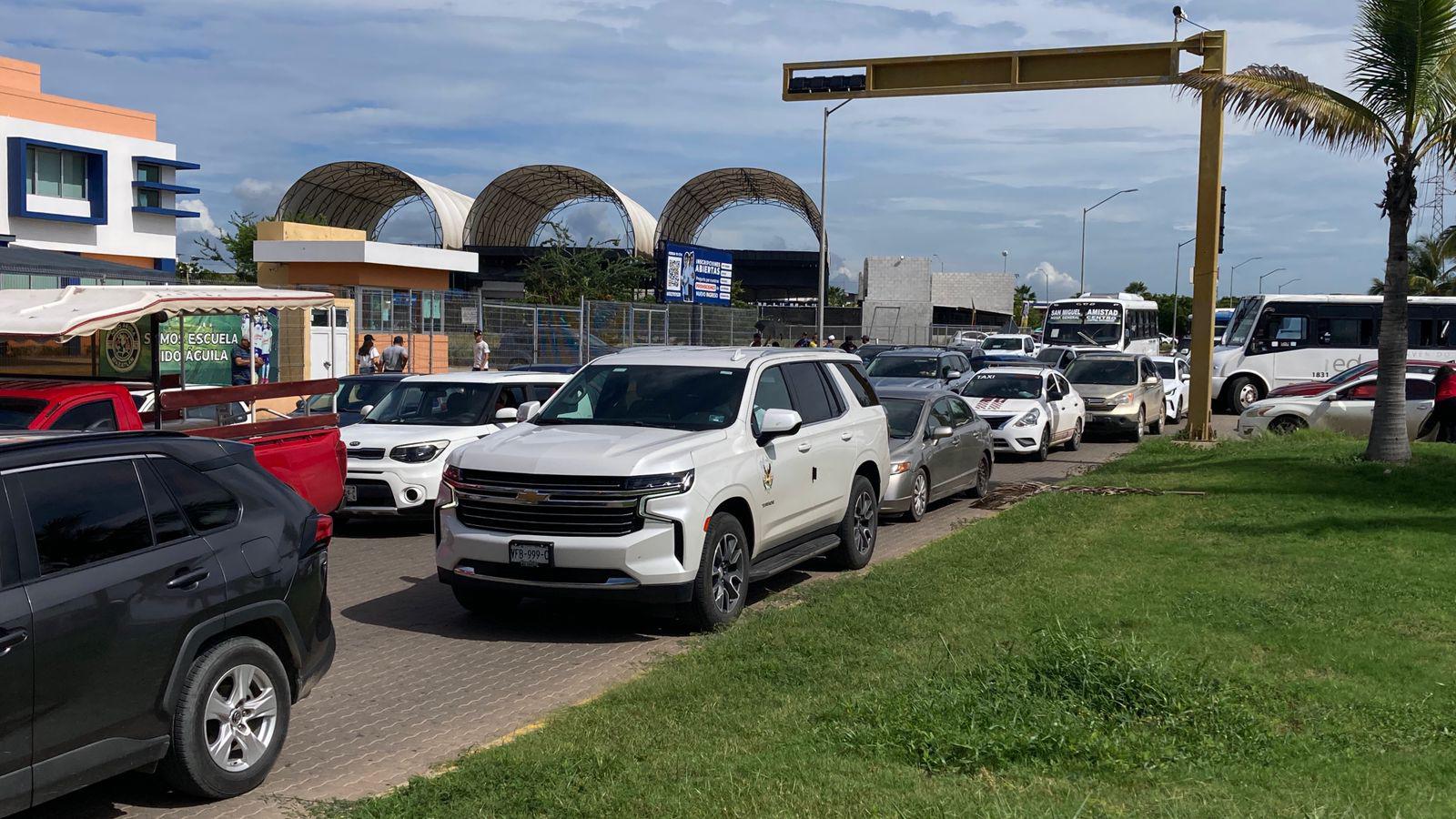 $!Se registra masiva movilización de camiones y autobuses por evento de Sheinbaum en Mazatlán