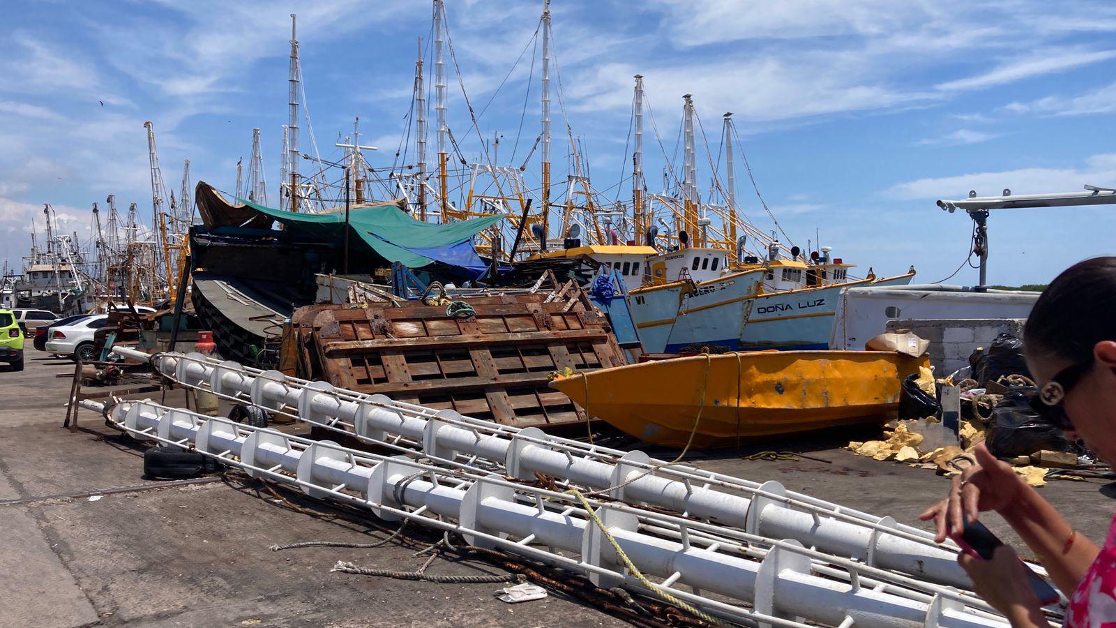 $!Trabajos de reparaciones en barcos del muelle del Parque Bonfil, podría provocar accidentes: Capitán de Puerto