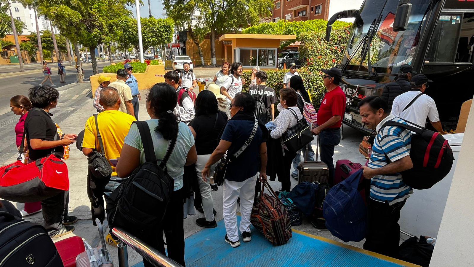 $!Comienza a llegar turismo nacional a Mazatlán en arranque de Semana Santa